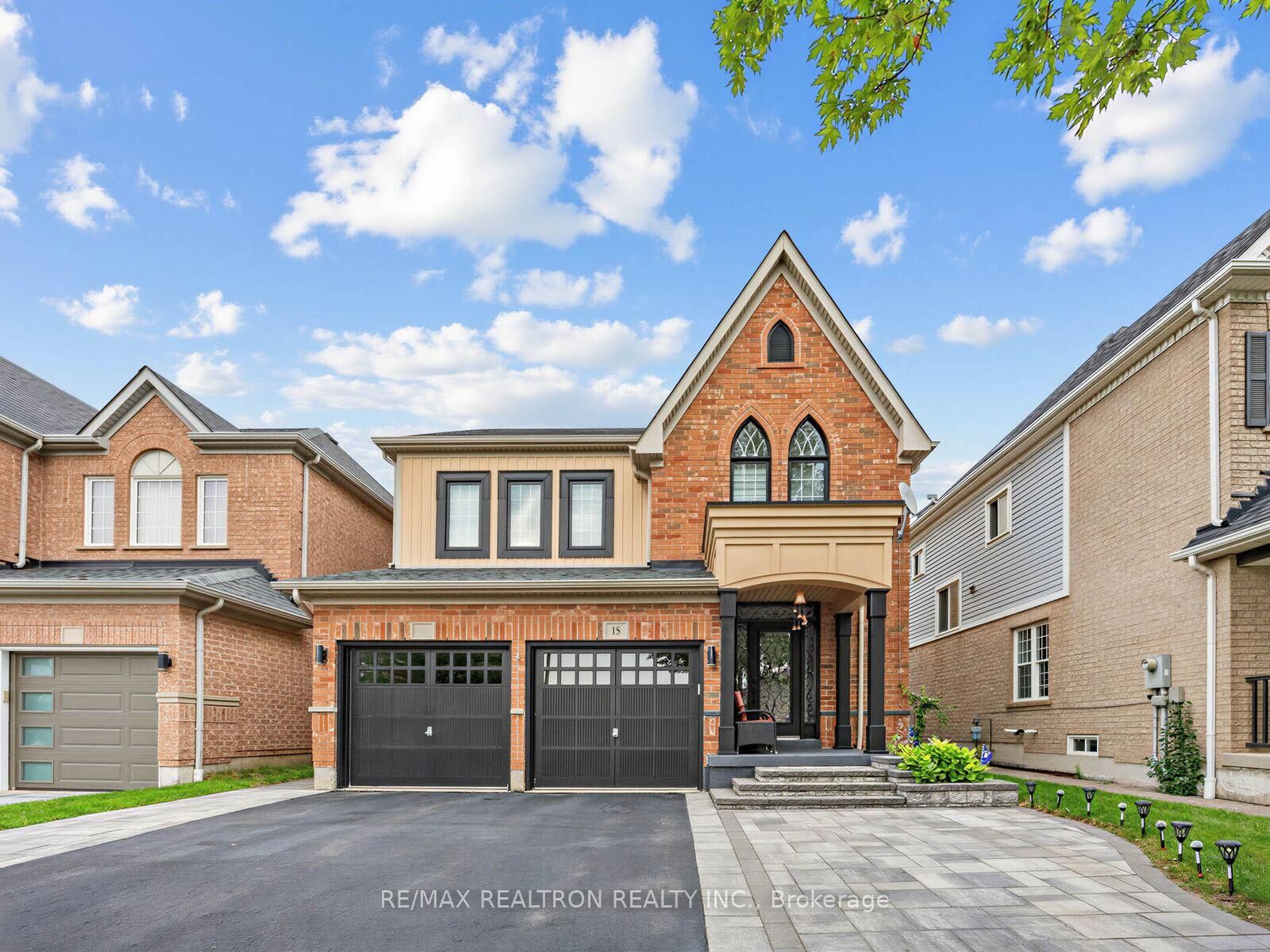 Property Photo:  15 Middlecote Drive  ON L1T 0A4 