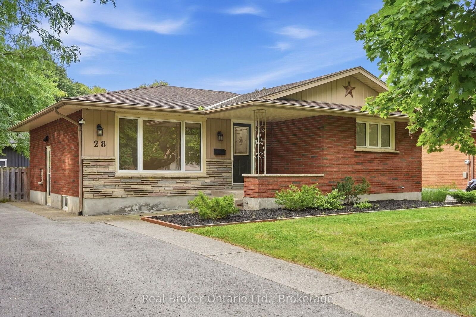 Property Photo:  28 Brentwood Drive  ON L2M 4M2 
