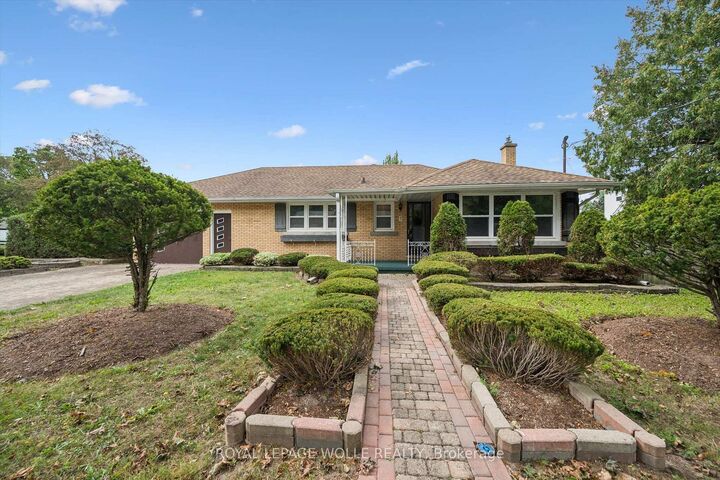 Property Photo:  7 Admiral Road  ON N2M 1R2 