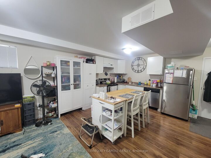 Property Photo:  9 Catherine Drive Lower  ON L4N 0Y5 
