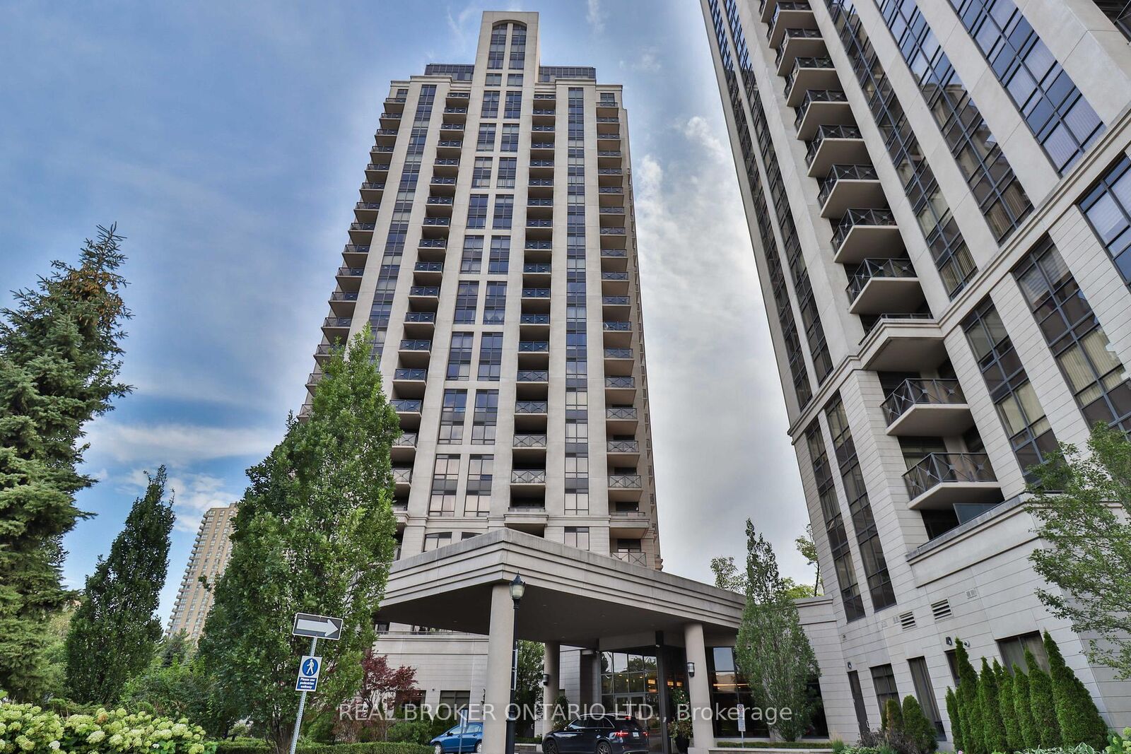 Property Photo:  135 Wynford Drive 1505  ON M3C 0J4 