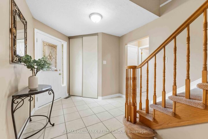 Property Photo:  2053 Rolling Brook Drive  ON K1W 1C9 