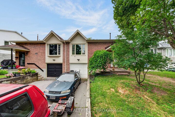Property Photo:  986 Killarney Crescent  ON K7M 8C7 