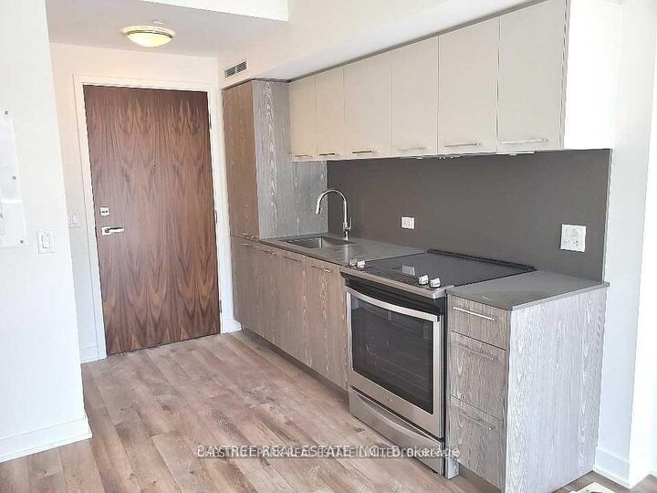 Property Photo:  30 Baseball Place 912  ON M4M 0E8 