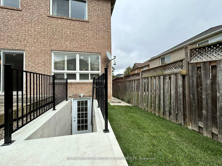 Property Photo:  3 Applegrove Court Bsmt  ON L6R 2Y9 
