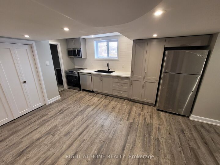 Property Photo:  205 Cardinal Street Lower  ON L4M 6G8 