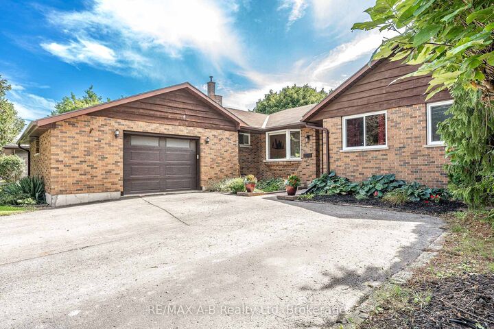 Property Photo:  332 Widder Street E  ON N4X 1A6 