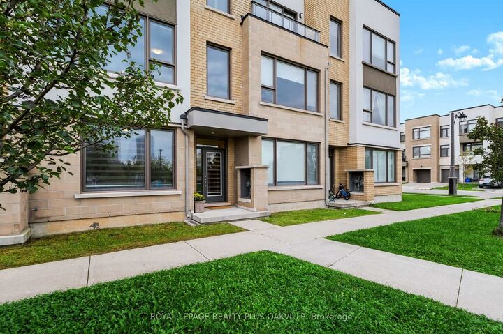 Property Photo:  211 Squire Crescent 5  ON L6H 0L8 