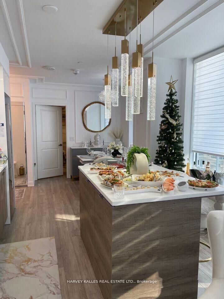 Property Photo:  99 Broadway Avenue 514  ON M4P 0E3 