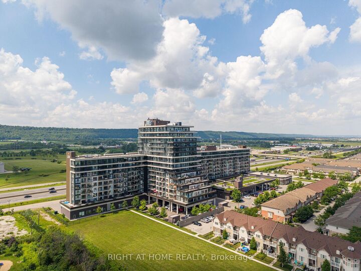 Property Photo:  550 North Service Road 1208  ON L3M 0H9 