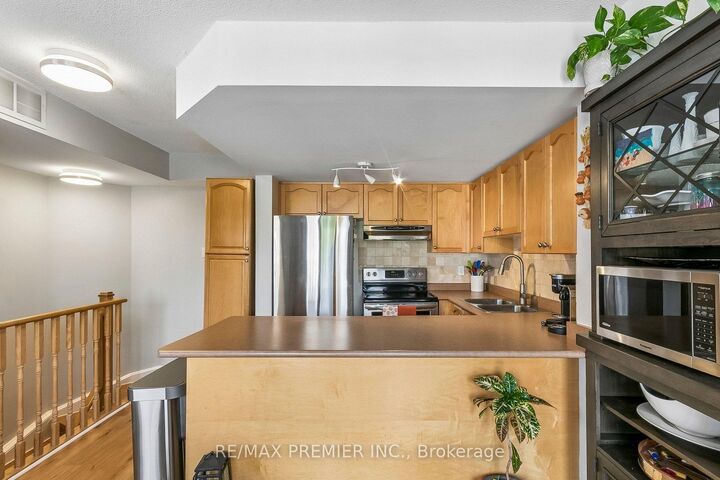 Property Photo: 105 George Appleton Way 2152 ON M3M 0A2