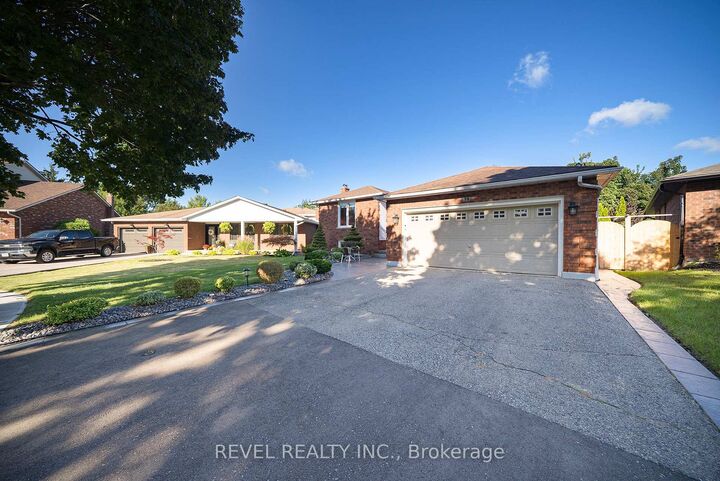 Property Photo:  15 Fox Run  ON N3R 7P9 