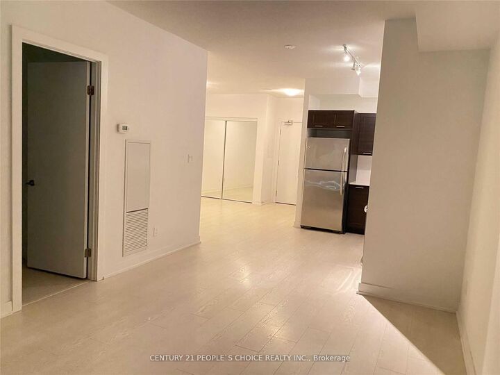 Property Photo:  20 Bruyeres Mews 308  ON M5V 0G8 
