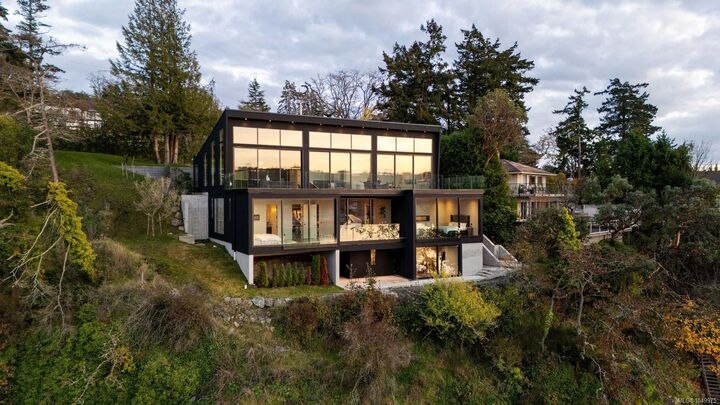 Property Photo:  2701 Sea View Rd  BC V8N 1K7 