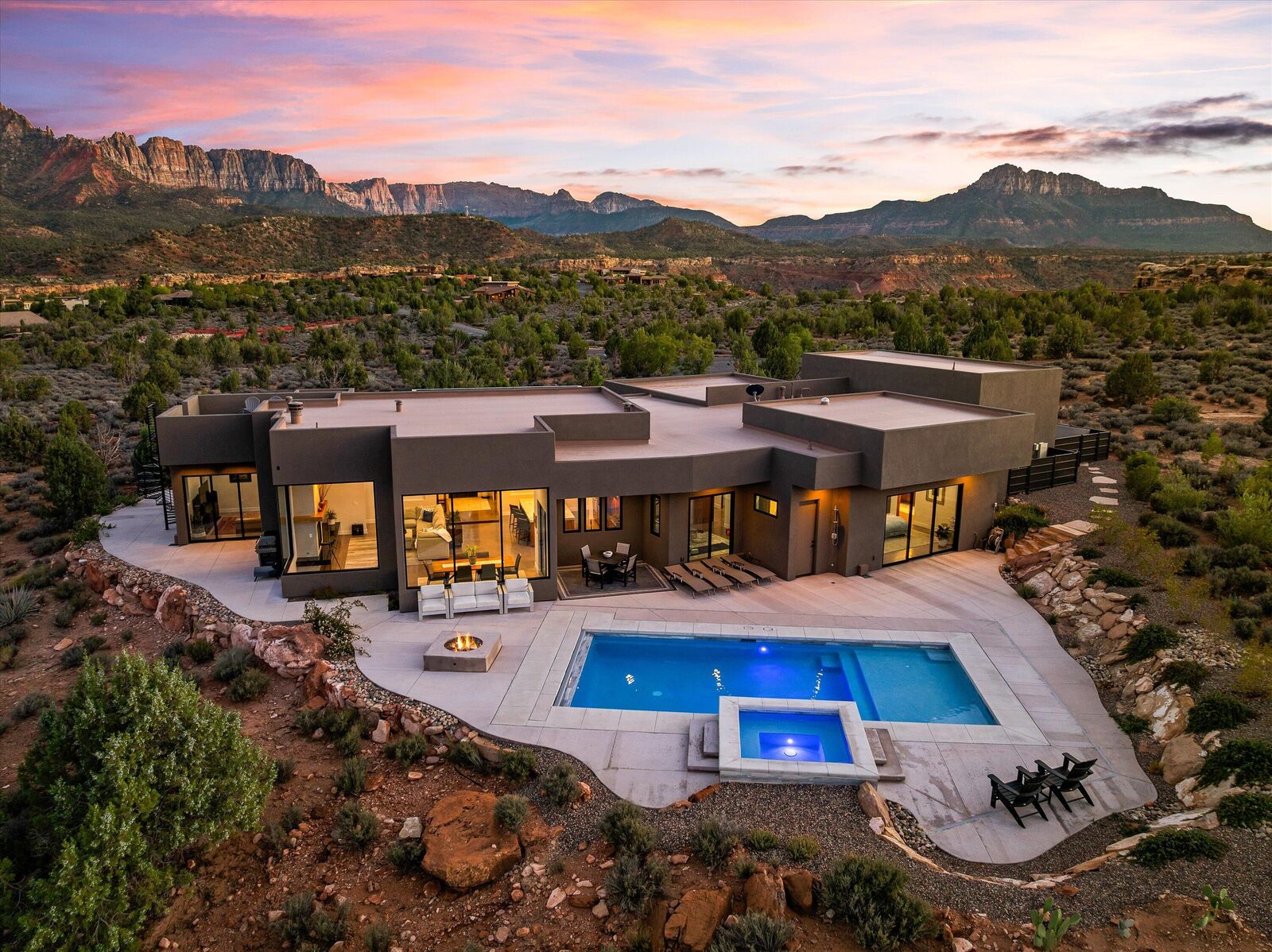 Property Photo: 2493 Navajo Cir UT 84767