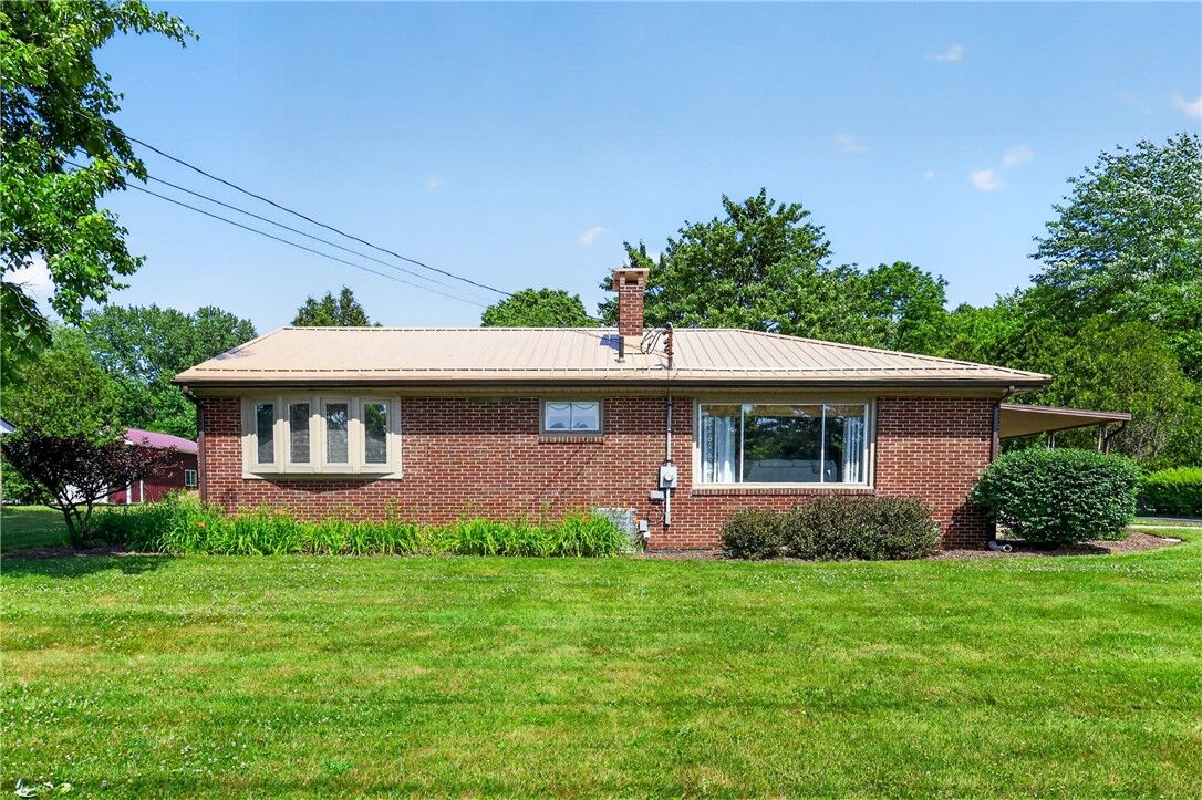 Property Photo:  2617 S Hermitage Rd  PA 16148 