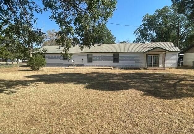 Property Photo:  107 Anderson  TX 79068-1830 