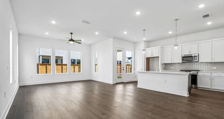 Property Photo: 1414 Rambling Rose Road TX 78745