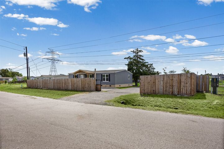 Property Photo: 109 Zacate Street TX 78621