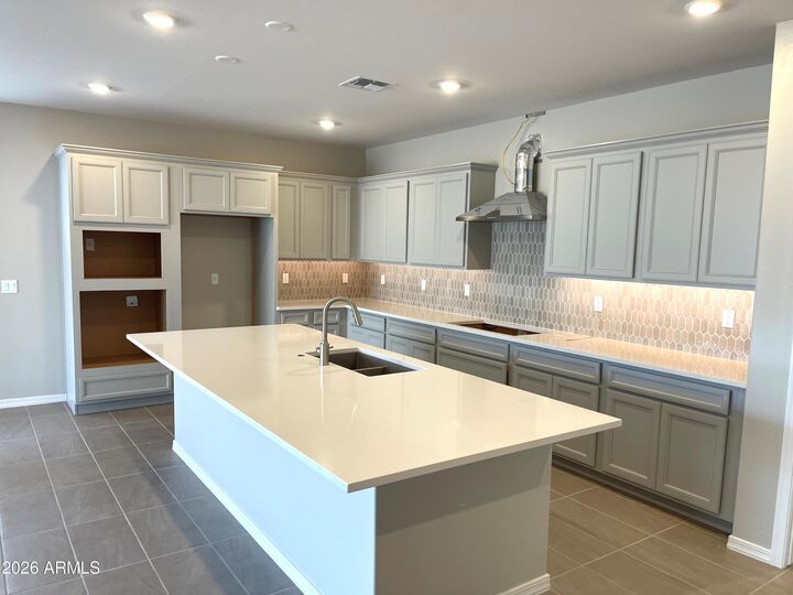 Property Photo: 9992 W Catalina Drive AZ 85392