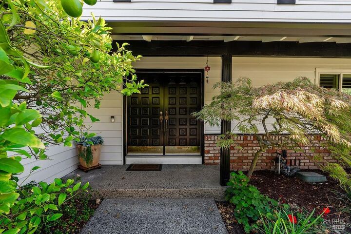 Property Photo:  1818 Sherwood Court  CA 95405 