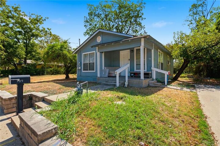 Property Photo: 709 East Martin Luther King Jr Street TX 77803