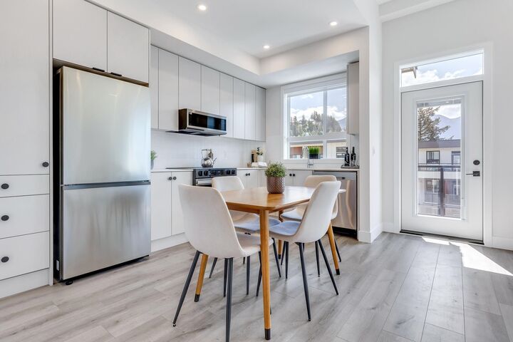 Property Photo:  45497 Campus Drive 503  BC V2R 6L8 