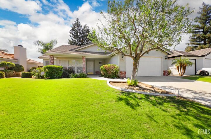 Property Photo: 10415 Dorchester Street CA 93311