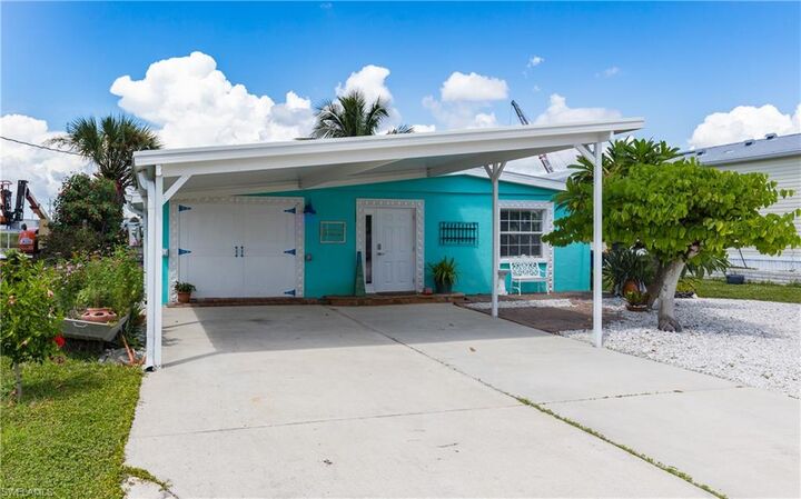 Property Photo:  847 Oak St  FL 33931 