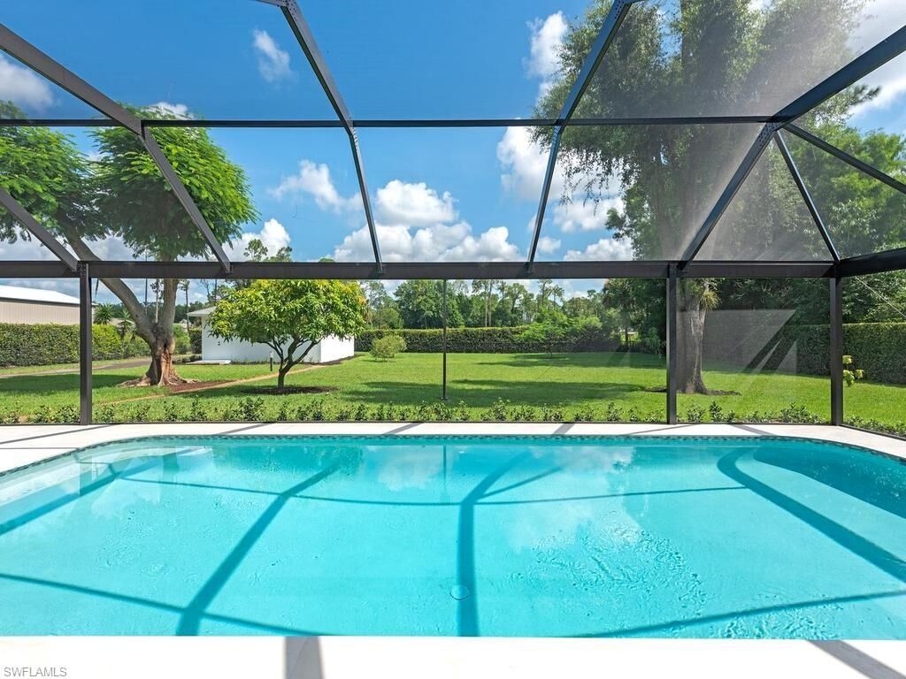 Property Photo: 5520 Cynthia Ln FL 34112