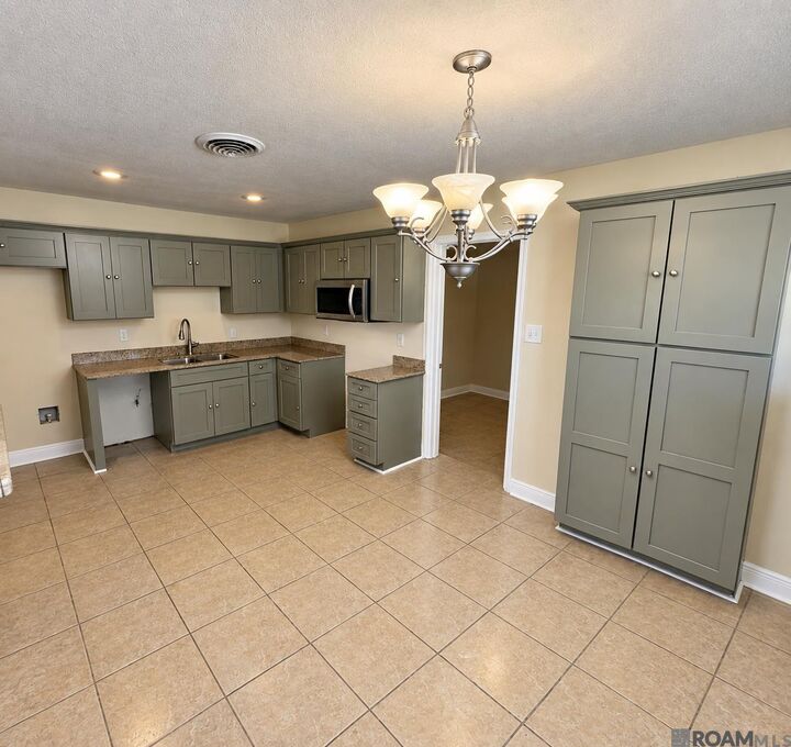 Property Photo:  933 Trudeau Drive  LA 70003 