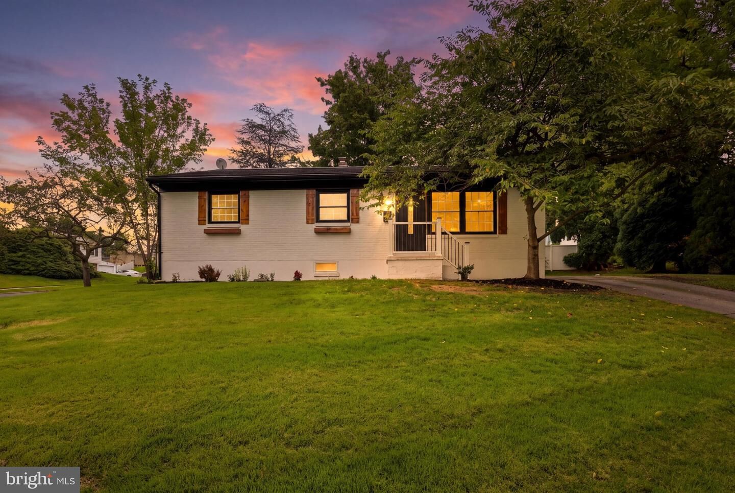 Property Photo:  861 W Foxcroft Drive  PA 17011 