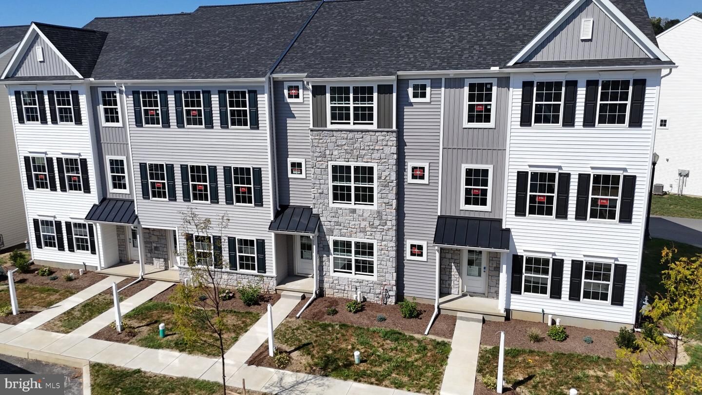 Property Photo:  2437 Spring Water Circle  PA 17601 