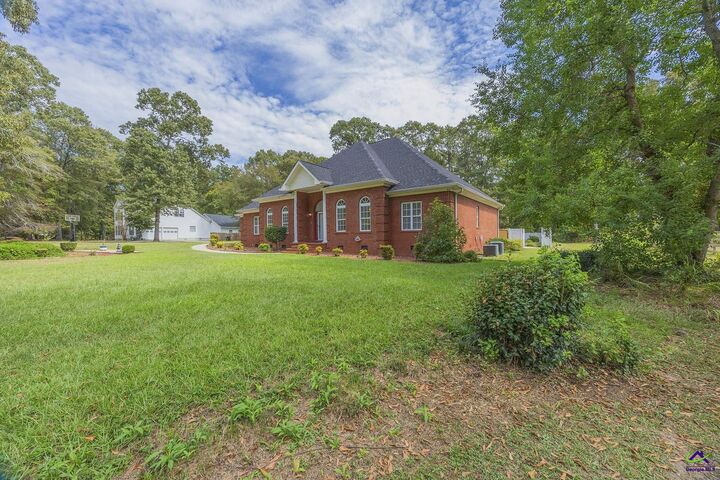 Property Photo:  127 S Live Oak Cir Circle  GA 31008 