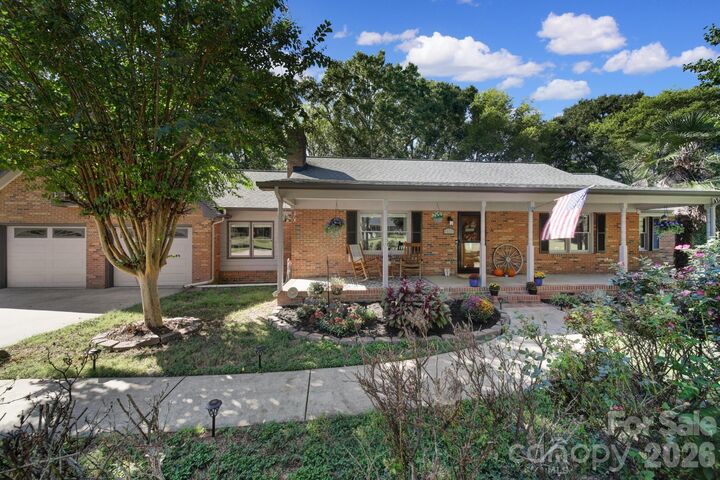 Property Photo:  2412 Nancy Lane  NC 28075 