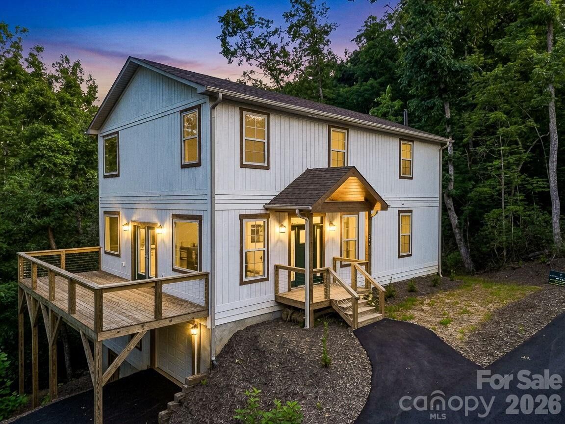 Property Photo:  36 Pierpoint Drive  NC 28746 