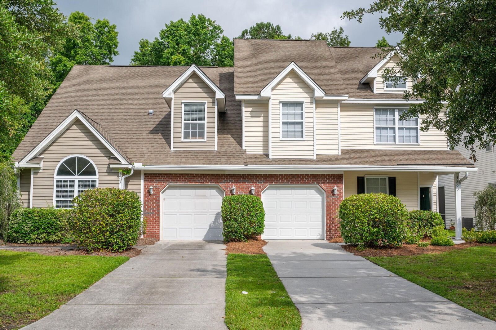 Property Photo: 1300 Fenwick Plantation Road SC 29455