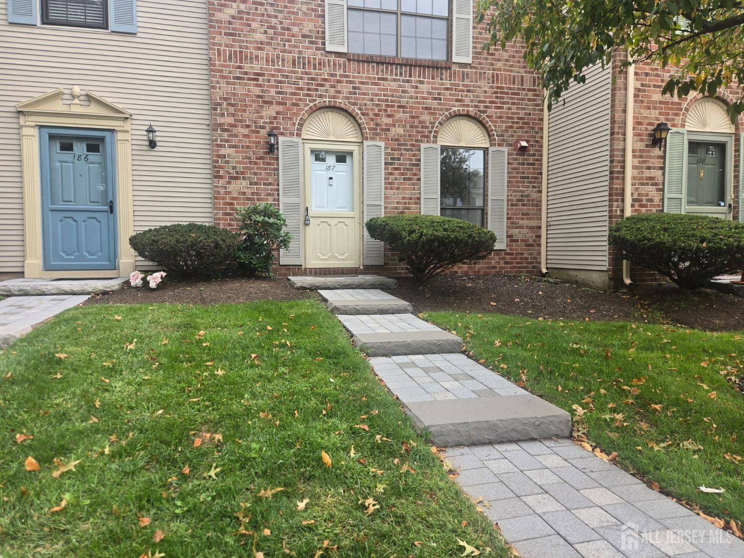 Property Photo:  187 Hampshire Court  NJ 08854 