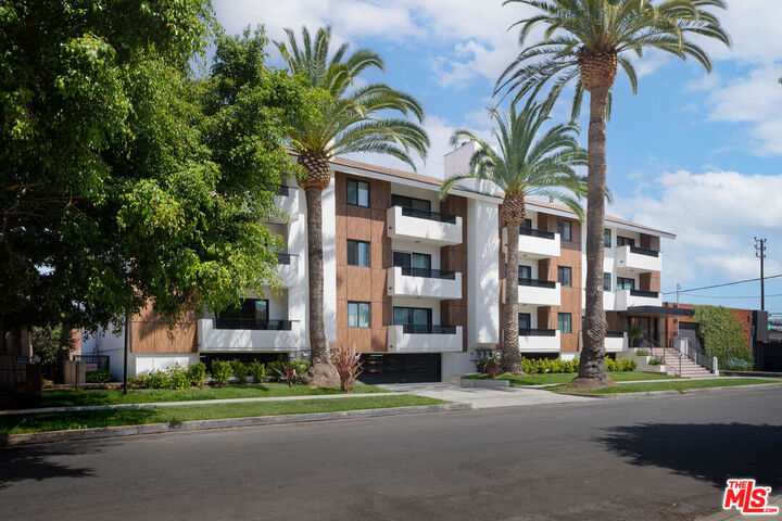 Property Photo:  3750 Glendon Ave, Unit 32  CA 90034 