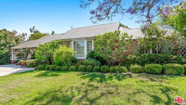 Property Photo:  511 N Bristol Ave  CA 90049 