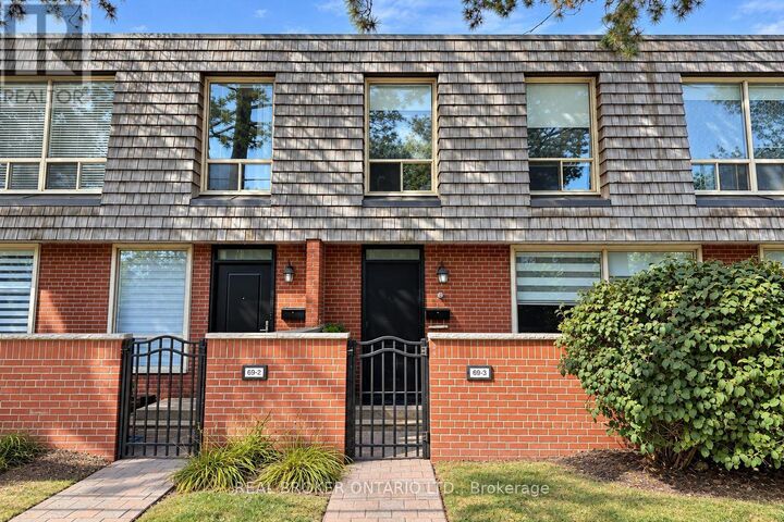 Property Photo: 69 Upper Canada Drive 3 ON M2P 2A2