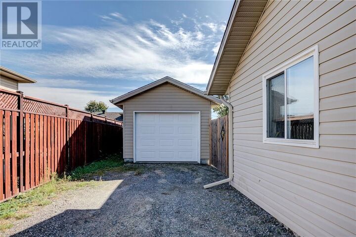 Property Photo:  253 Francis Street  ON P3P 0B5 
