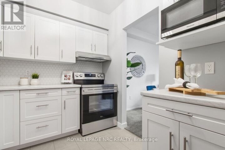 Property Photo:  72 Main Street East 106  ON L3K 5Z8 