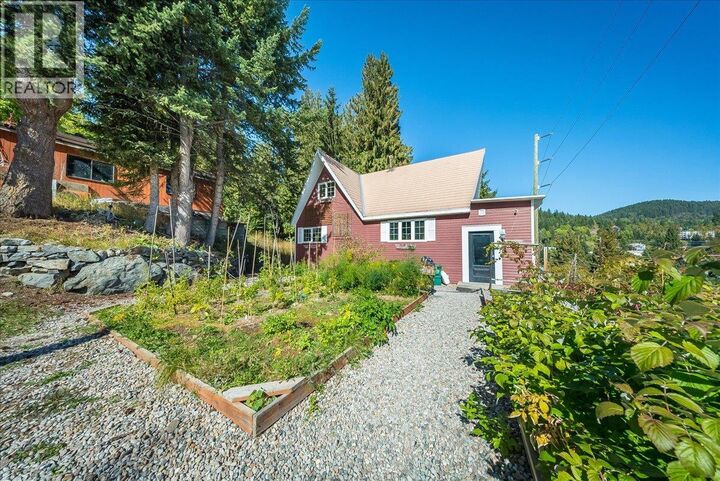 Property Photo: 1398 Victoria Avenue BC V0G 1Y0