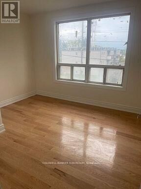 Property Photo:  220 Bloor Street West Main  ON L1J 1P8 