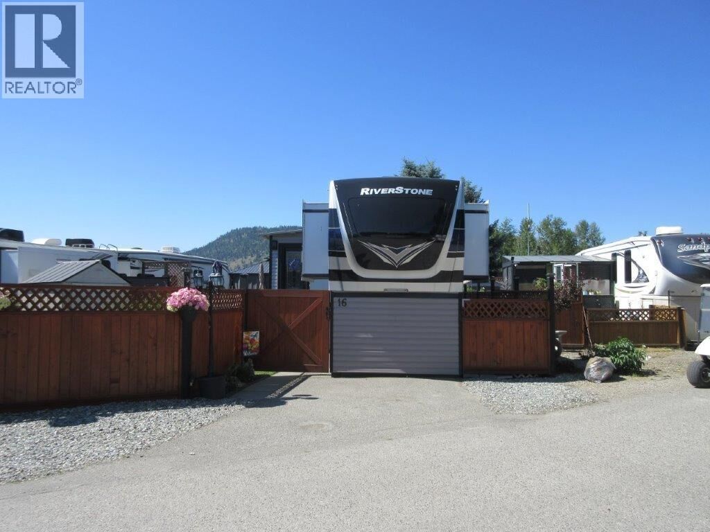 Photo de la propriété:  415 Commonwealth Road 16  BC V4V 1P4 