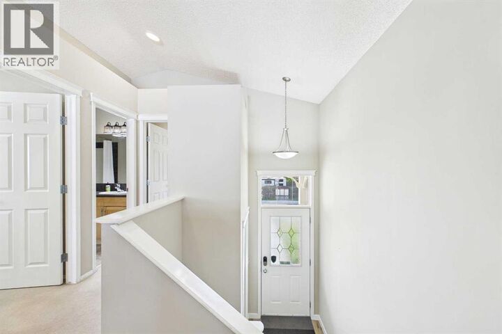 Property Photo:  75 Everglen Road Southwest  AB T2Y 5E9 