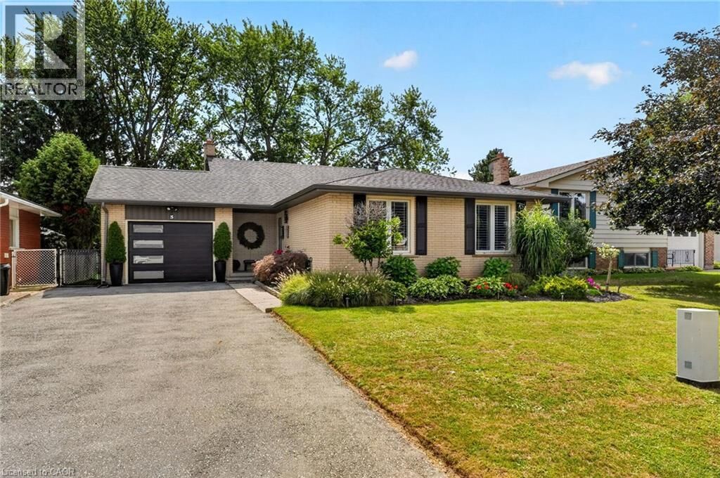 Property Photo:  5 Hidden Court  ON N3R 6P4 