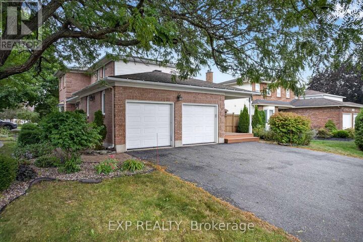 Property Photo:  1531 Michaelsem Street  ON K1C 4T6 