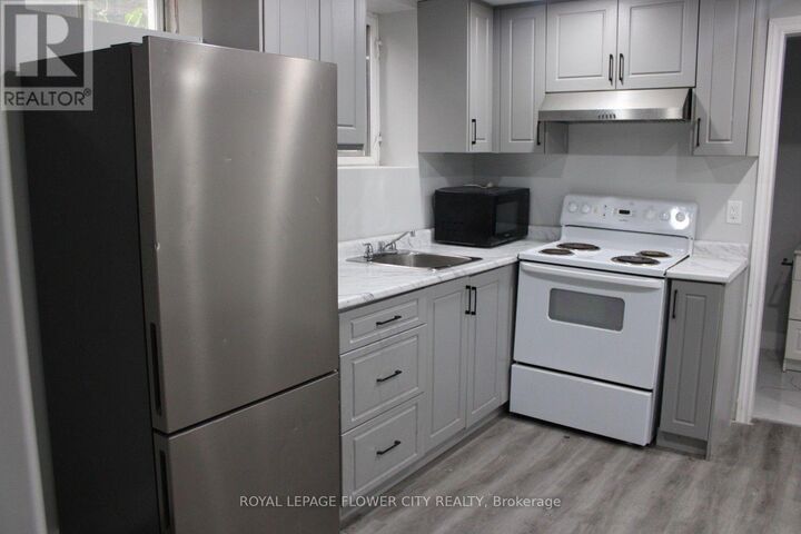 Property Photo:  252 Simpson Crescent  ON N5V 5E1 